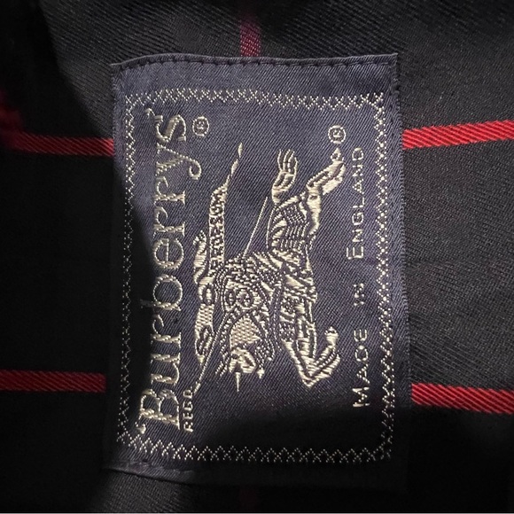 Vintage Burberrys Red Trench Coat - Picture 13 of 14